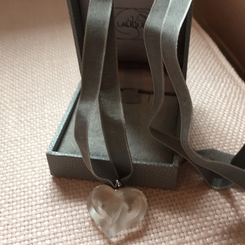 Lalique opaque crystal heart necklace